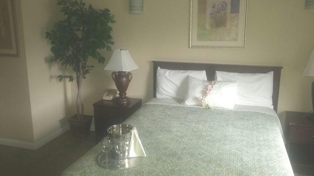 Athens Hotel & Suites Houston Bagian luar foto