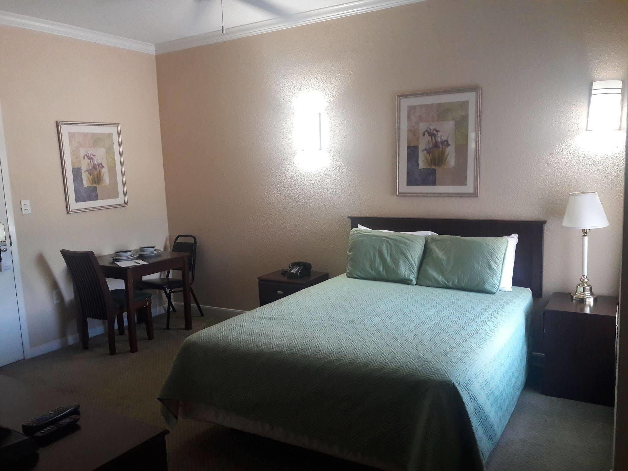 Athens Hotel & Suites Houston Bagian luar foto
