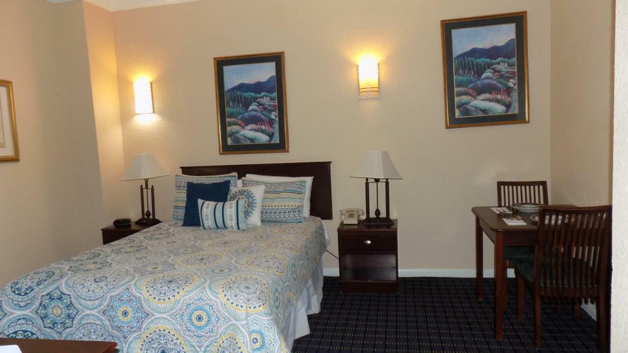 Athens Hotel & Suites Houston Bagian luar foto