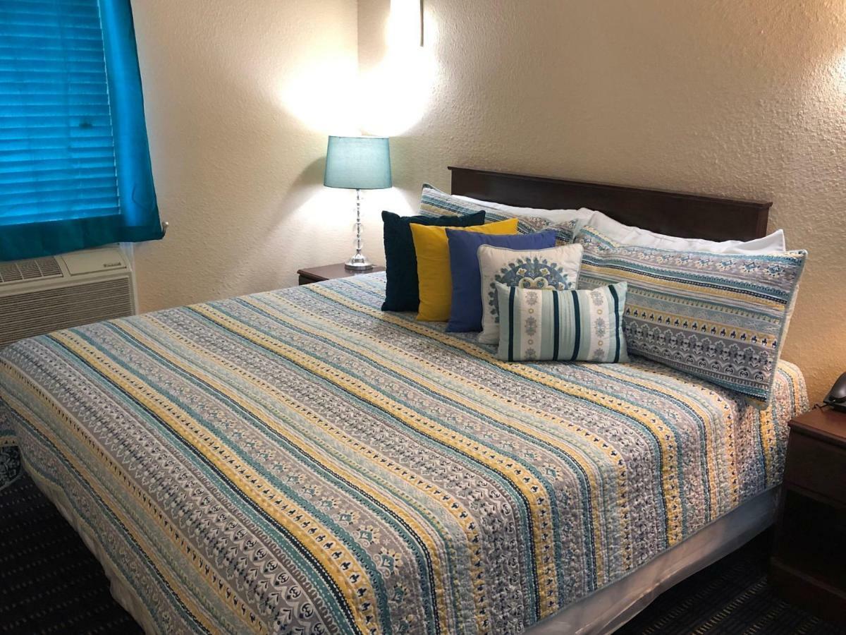 Athens Hotel & Suites Houston Bagian luar foto